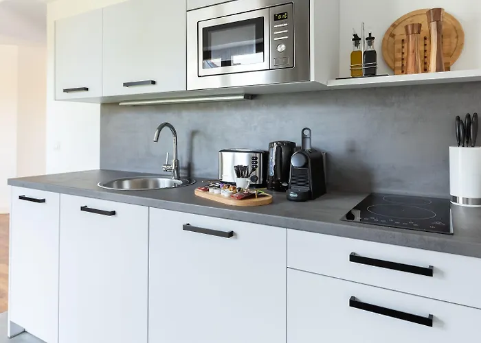 Flower's By Limehome - Digital Access *