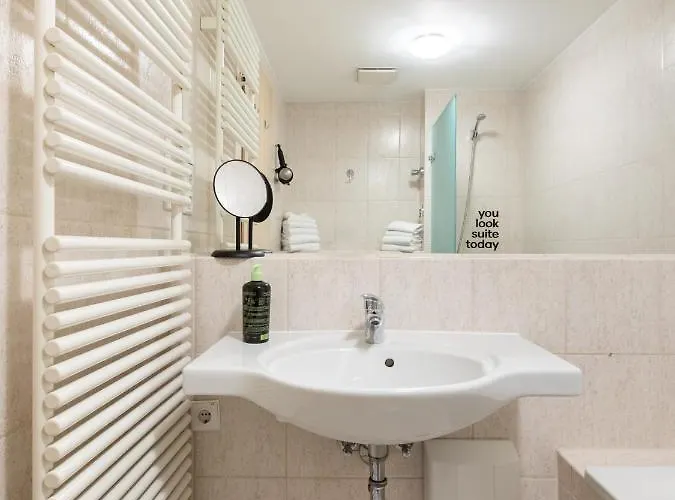 Flower's By Limehome - Digital Access * Berlijn