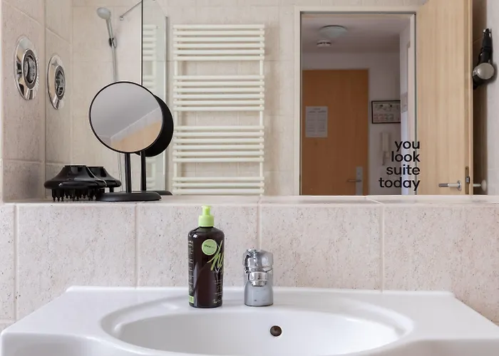 Flower's By Limehome - Digital Access