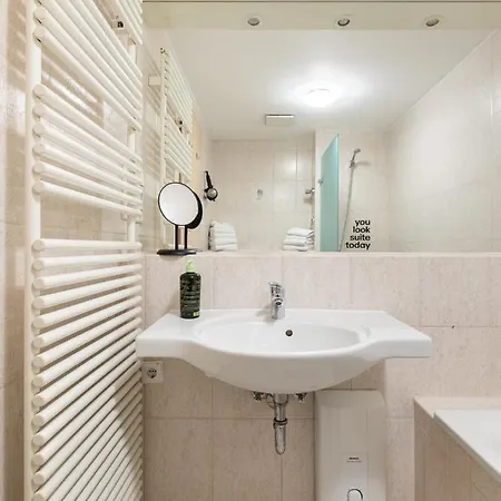 Flower's By Limehome - Digital Access * Берлин