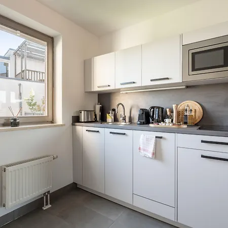 Flower's By Limehome - Digital Access *