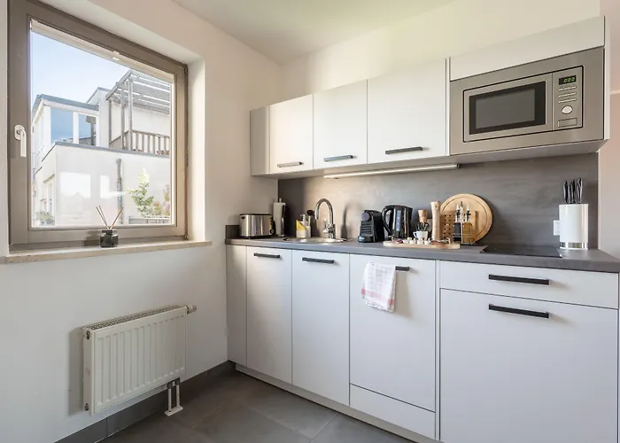 Flower's By Limehome - Digital Access *