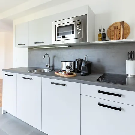 Flower's By Limehome - Digital Access *