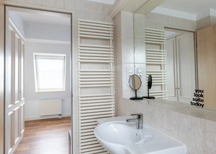 Flower's By Limehome - Digital Access Apartman *